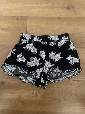 Alya Black & White Floral High-Elastic Waist Flowy Shorts